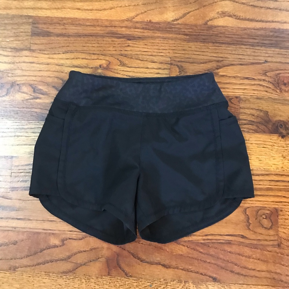 Old Navy Active Wear Dri-Fit Black Shorts
Size 4 / 5 XS 
Pocket on both sides 
S